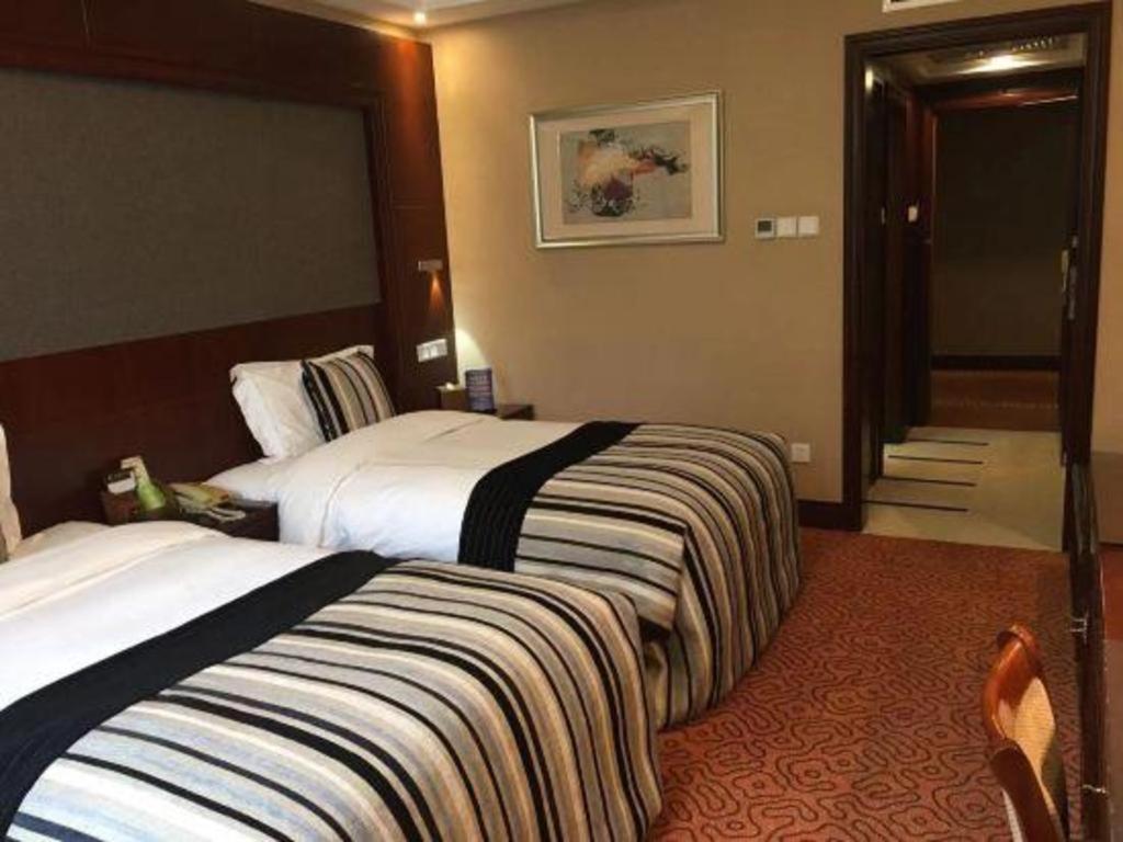 Yantai Golden Gulf Hotel Exterior photo