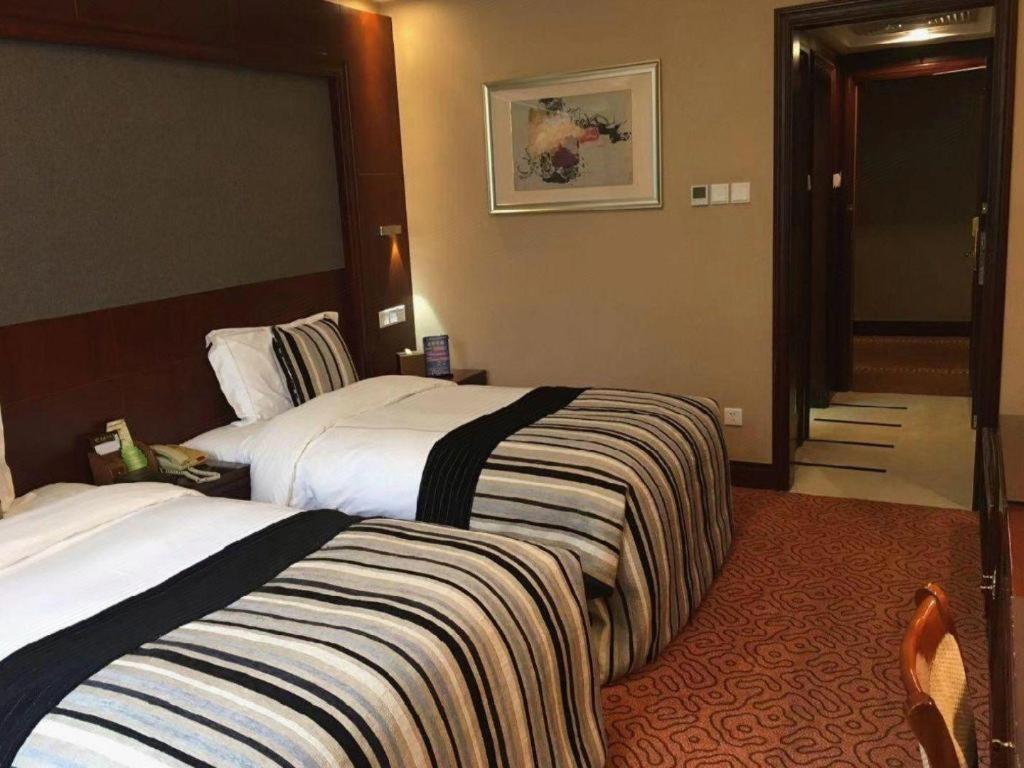 Yantai Golden Gulf Hotel Exterior photo