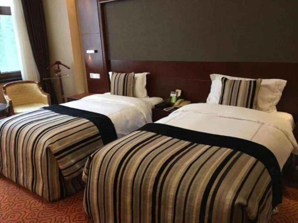 Yantai Golden Gulf Hotel Exterior photo