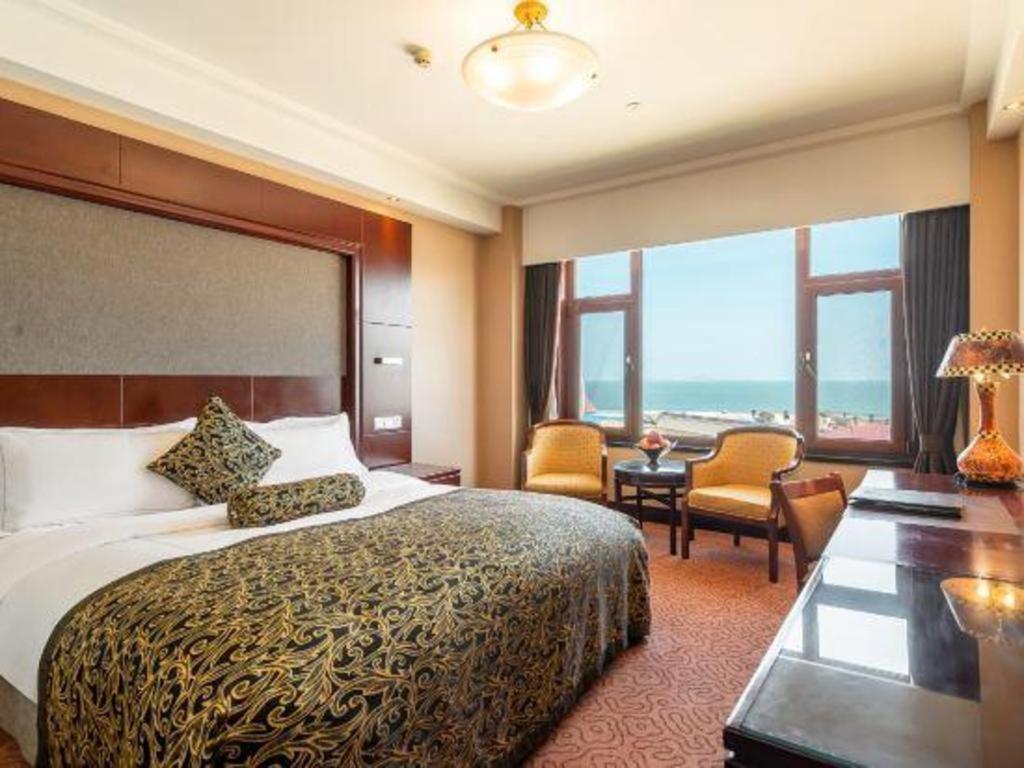 Yantai Golden Gulf Hotel Exterior photo